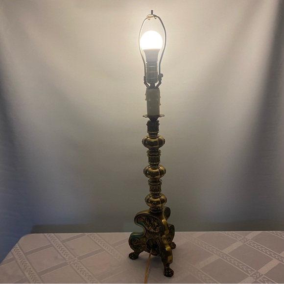Elegant Gold Table Lamp brass vintage Regency style. No lampshade - Picture 2 of 16
